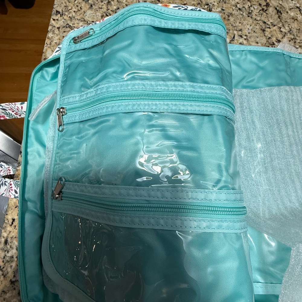 New travel bag with 22 different compartments - Picture 9 of 15